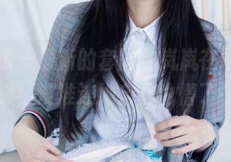 物恋传媒 – 最新的套图，岚岚在幻觉里摸索，没准连她自己也懵了…