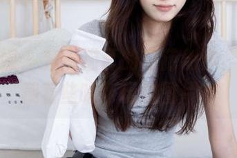 物恋传媒 – 案例猫耳的奇葩创作，红裙下藏着些啥好玩的图片？