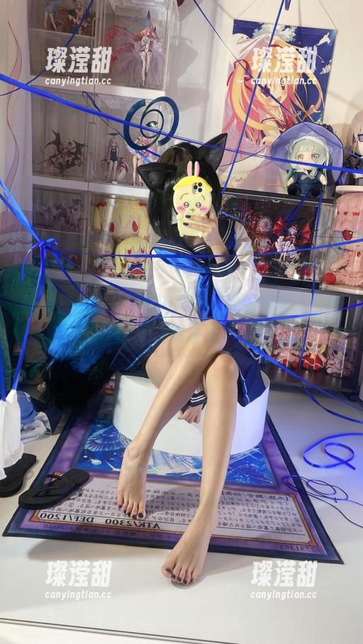 白栎Shirly 图集里藏喵——藤田琴音打歌服竟然让白栎Shirly的猫咪新做了模特?
