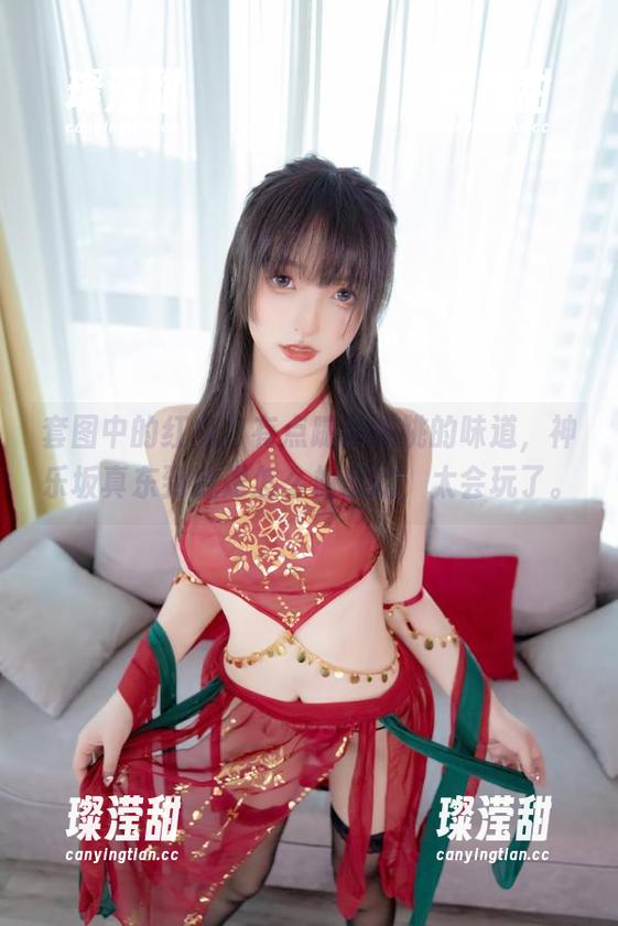 套图中的红兔，有点蹦蹦跳跳的味道，神乐坂真东到底是怎么构思的，太会玩了。
