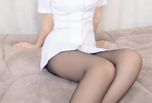 神楽坂真冬带着高清户外图集，肩膀都快被冷风吹掉了，还不忘拍！