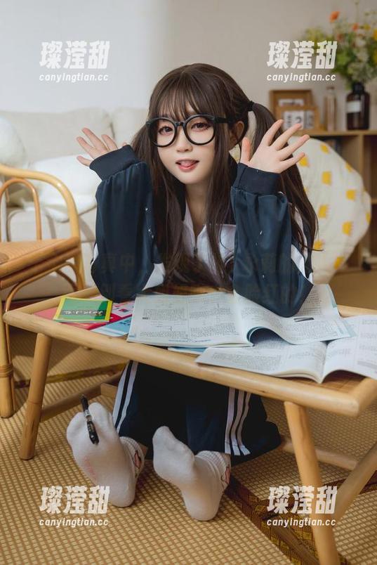 于全套写真中，发现了神沢永莉的迷人一面，别看大姐姐啦，会脸红的！
