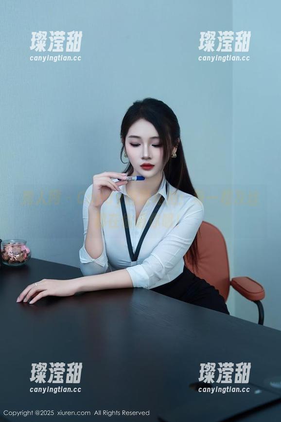 秀人网 - Candy糖糖私拍：每一根灰丝都在偷瞄你哦！