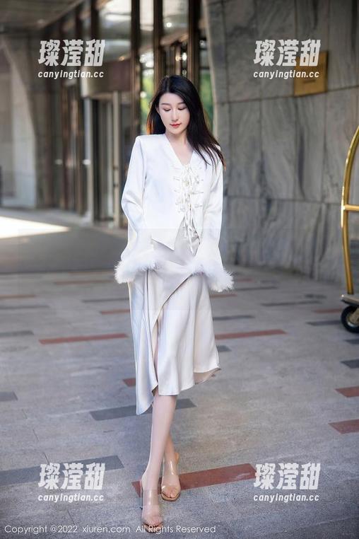秀人网-Mieko林美惠子 秀人网 - Mieko林美惠子在教室的定制图集,别的地方可没见过这么奇特的课桌椅。