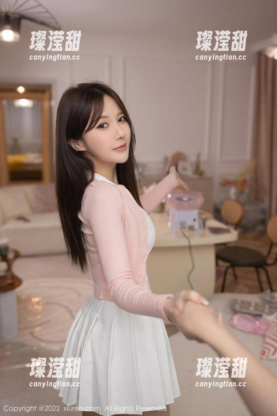 秀人网-养乐多Doll 秀人网 - 好吧,不能否认,看到“养乐多Doll”的“纯白”原图,我的眼睛被牢牢吸引住了。