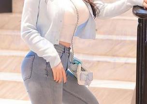 秀人网 – 刘飞儿Faye，美脚与壁纸结合，你会选择哪一个？
