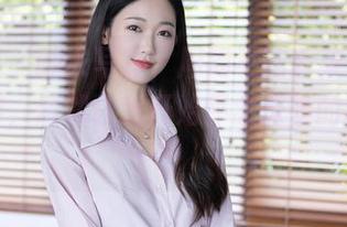 秀人网 – 睡衣写真，周周不吃香菜在床上的悠闲，居然让我开始怀念床垫的触感了！