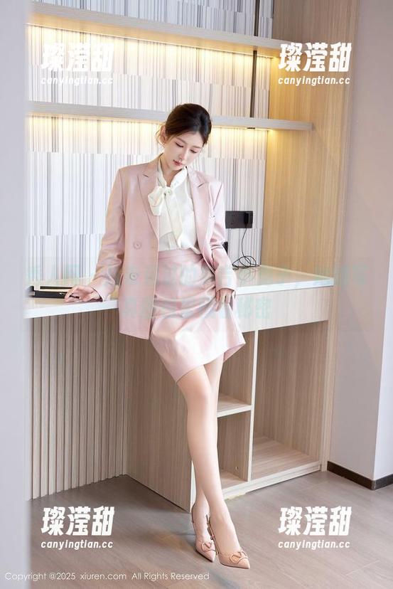 秀人网 - 从未见过的麻吉小兔子，她的写真图包里藏着秘密