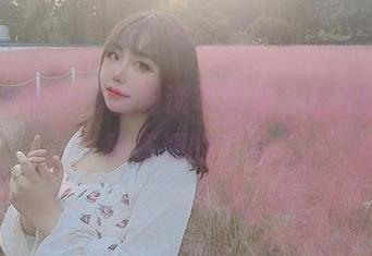 打开穆零Mu0的阅读写真集，无法想象这种资源的生机