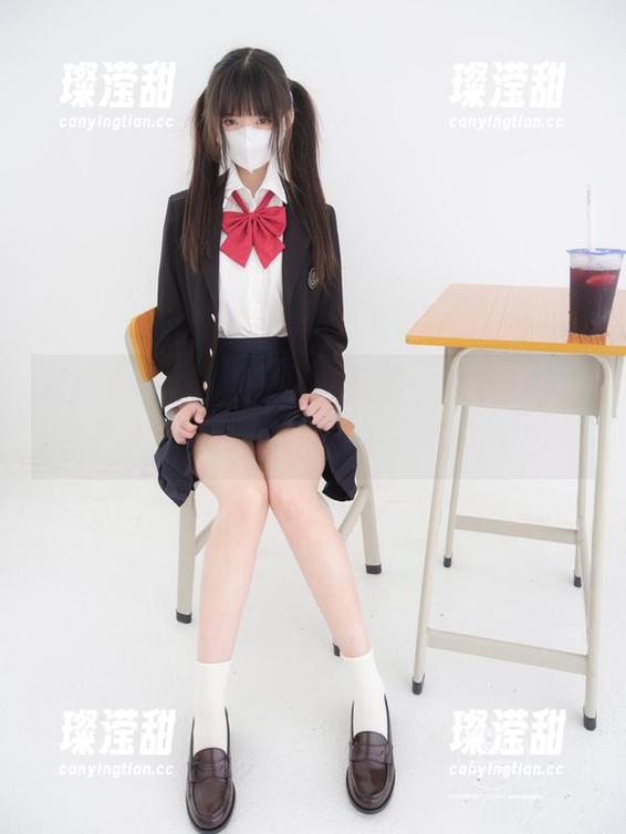 紧急企划 - 福利不断，图里一只喵喵梓的女王生存模式开启，不让我擦眼睛的！