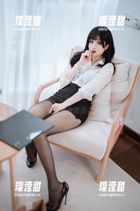 让人耳目一新的比基尼cos，肉扣热热子继续她的分享旅程！