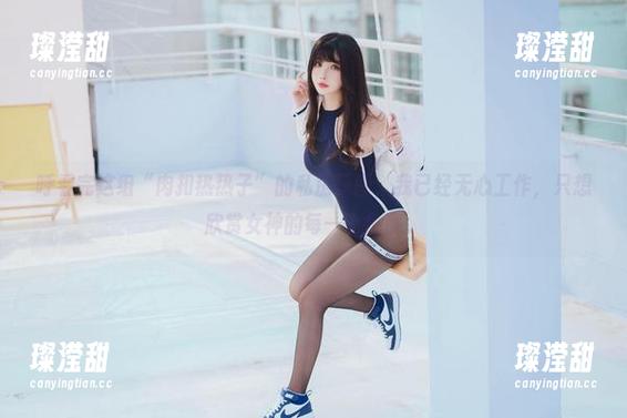 呼看完这组“肉扣热热子”的私房原图，我已经无心工作，只想欣赏女神的每一个角度。