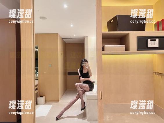 微密圈 - 最新的葛征，这次袜子好像在对我眨眼？照片里藏着什么？