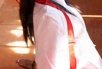 蜜桃社 – 在小魔女lily的写真中，瑜伽和脑海中的小喧嚣不期而遇，原图狡黠得恰到好处。