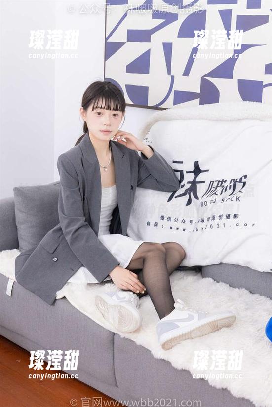 袜啵啵 - 想知道小安怎样让指甲成为焦点？福利图包来了，各种色彩随便你瞧！