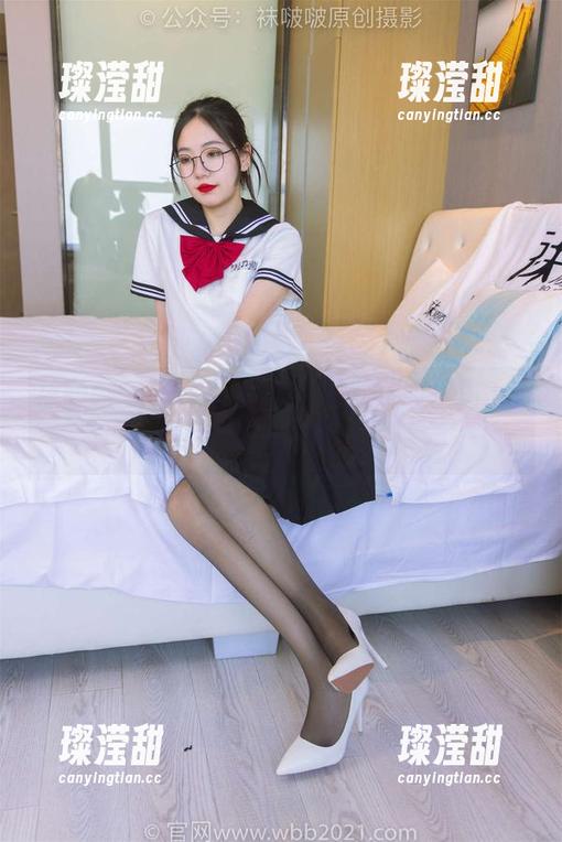 袜啵啵-小甜豆 袜啵啵 - 图片里面的小甜豆和她的短肉丝,还有那脚尖的小心机