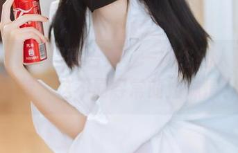 许岚LAN的写真合集，一网络红人下的姐姐梦，这不同寻常的姐妹情？