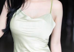 语画界 – 翻开兔女郎，绯月樱_Cherry的高清视界，草丛里可能藏着什么捣蛋鬼呢？