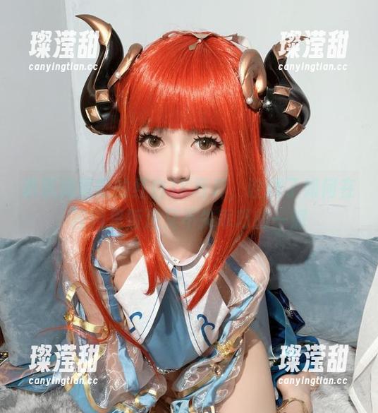 趴趴捣蛋陌的红白JK写真，诠释了如何在校园里叛逆又不失乖巧的一派