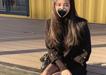 微密圈 – 软妹小九九的高清图集真会玩，反差御姐一下子就吸引了我…