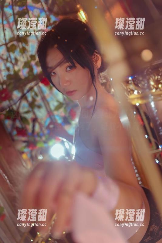 这版本的青水百合子图集真让人摸不着头脑，女神属性也太强了，谁敢不下载？