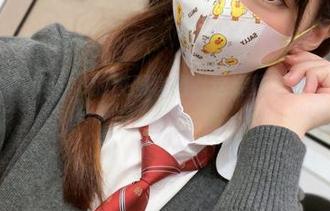 下载魔物喵nigisa的校服套图，这姿势你想不到的好呀！