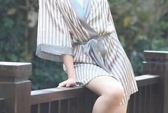 魔镜街拍 – 打破传统的婷婷：她的包臀灰裙让OL生活也是一场秀，高清照片送上！